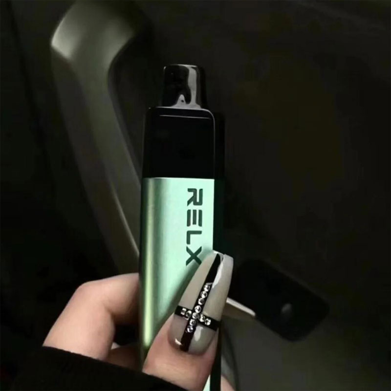Exploring the Benefits and Downsides of Disposable E-Cigarettes